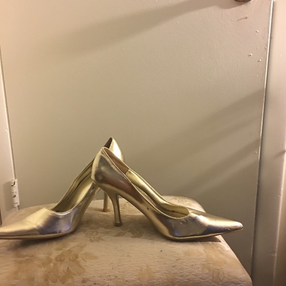 Shoes - Picture 2 of 2